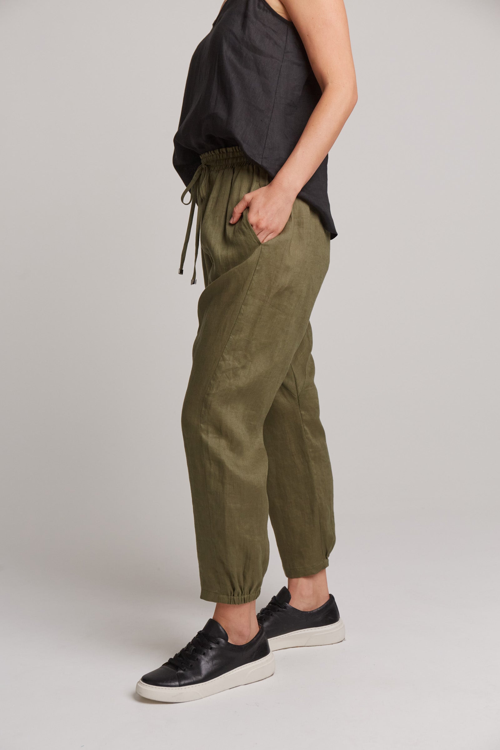 Eb&Ive Studio Linen Relaxed Pant Jogger Weekend Pant Travel Pant Khaki
