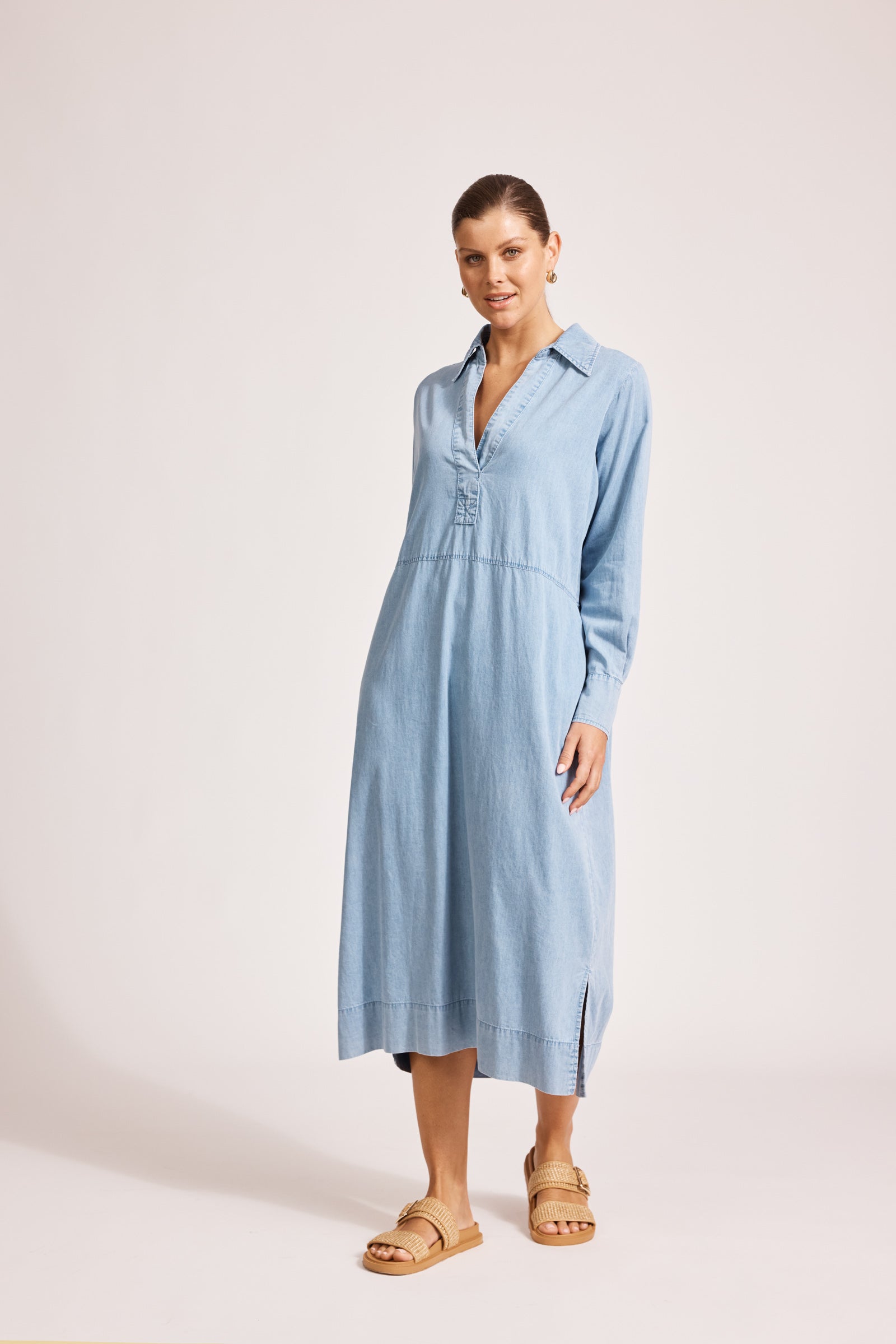 Eb&Ive Melenia Denim collared shirt dress long sleeve V neck with collar relaxed market dress shirt maker cotton summer midi dress vintage light blue wash