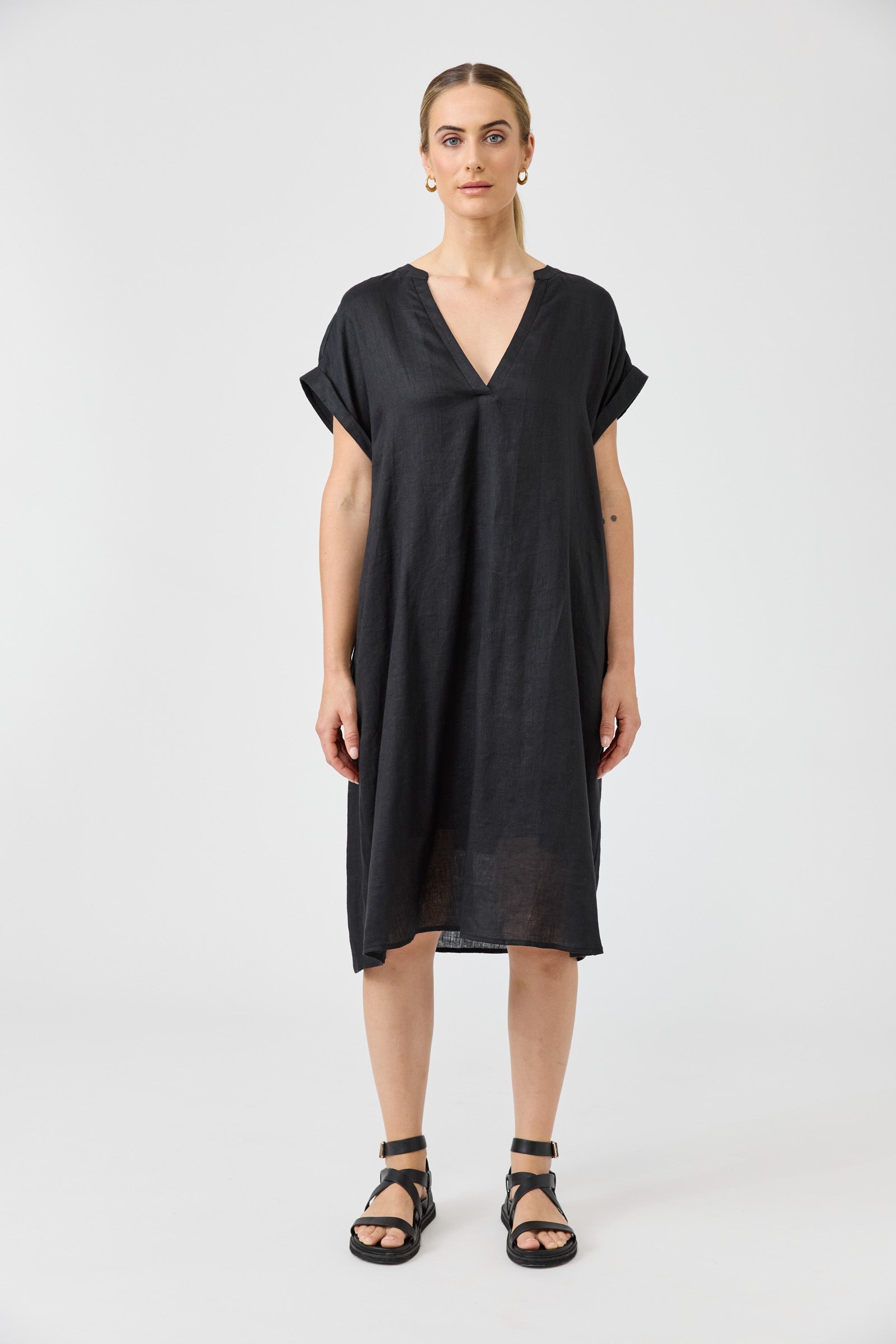 Eb&Ive Studio Linen Midi Dress with pockets black Work wear Dress Eb & Ive short sleeve V neck travel Natural crisp shift Holiday travel dress ebony