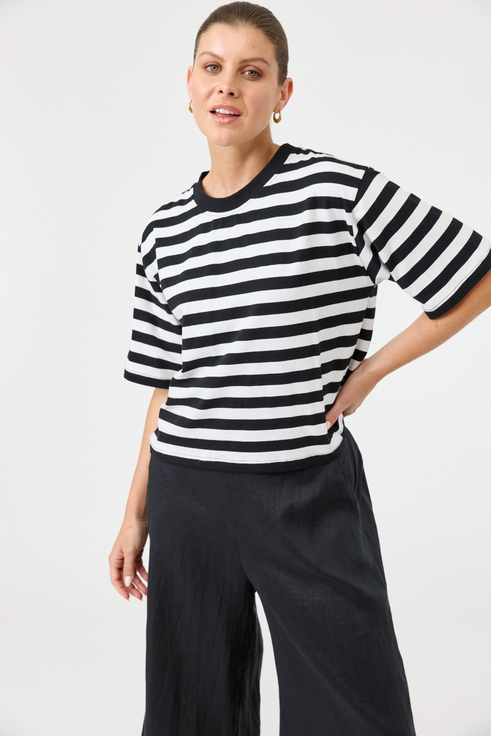 Studio stripe T-shirt black white Tee crew neck elbow length sleeve loose boxy fit cotton hip length relaxed silhouette three-quarter sleeve classic stripes casual wear