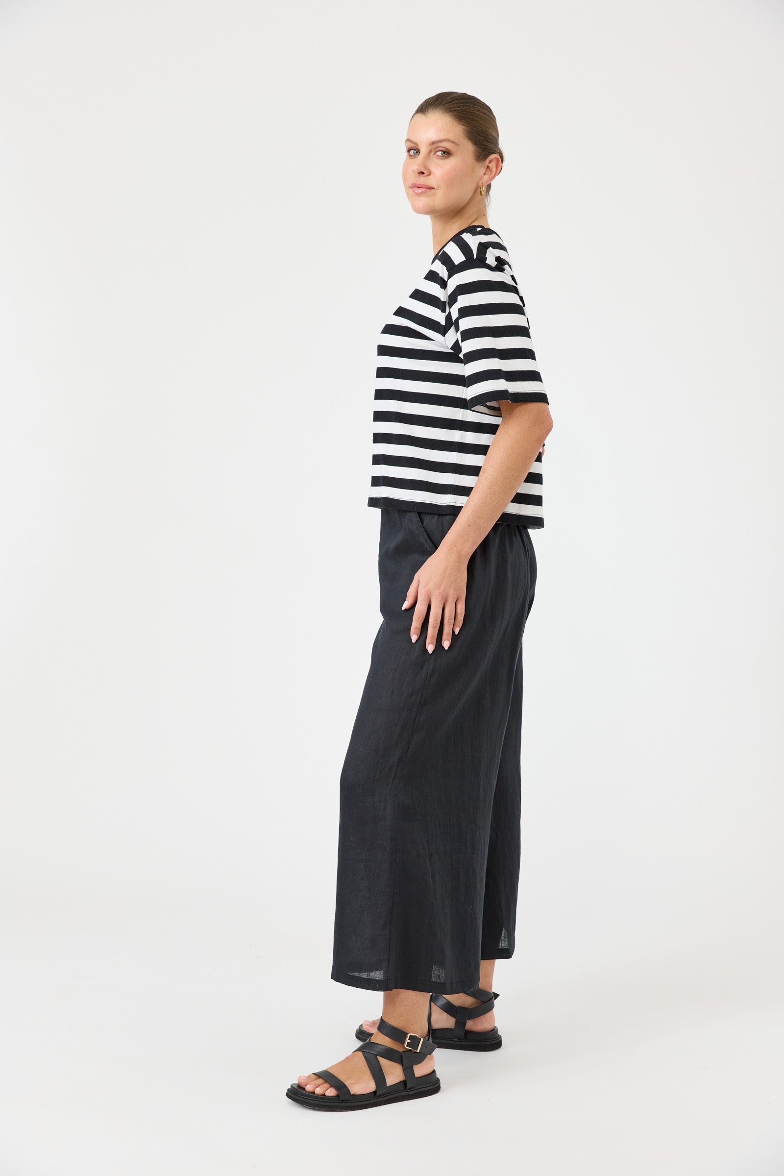Studio stripe T-shirt black white Tee crew neck elbow length sleeve loose boxy fit cotton hip length relaxed silhouette three-quarter sleeve classic stripes casual wear