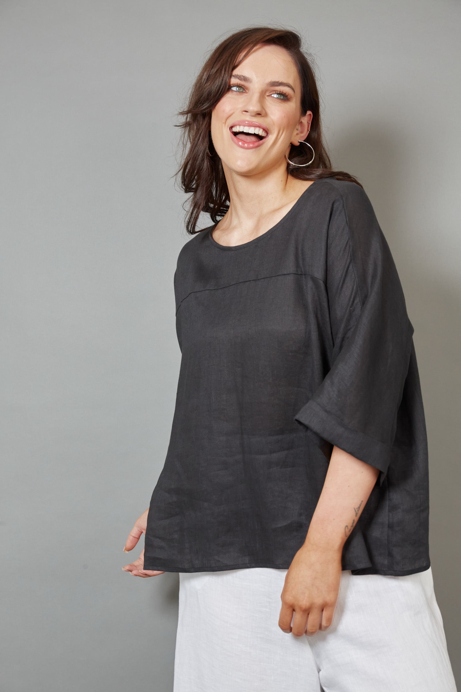 Eb&Ive Studio Linen Relaxed Top Long Sleeve Black