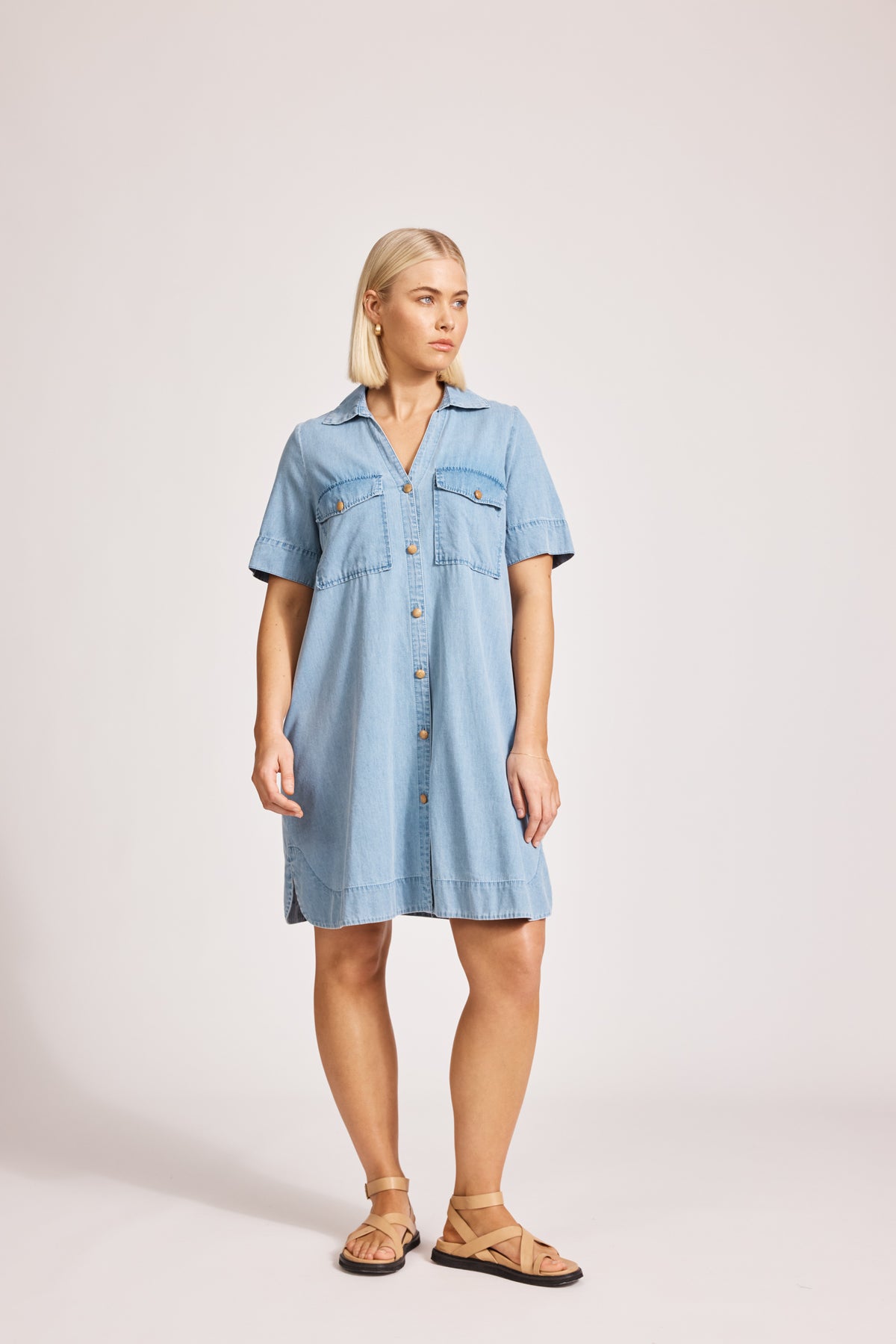 Eb&amp;Ive Melenia Denim shirt dress short sleeve button front and filler shirt maker cotton summer dress vintage light blue wash 