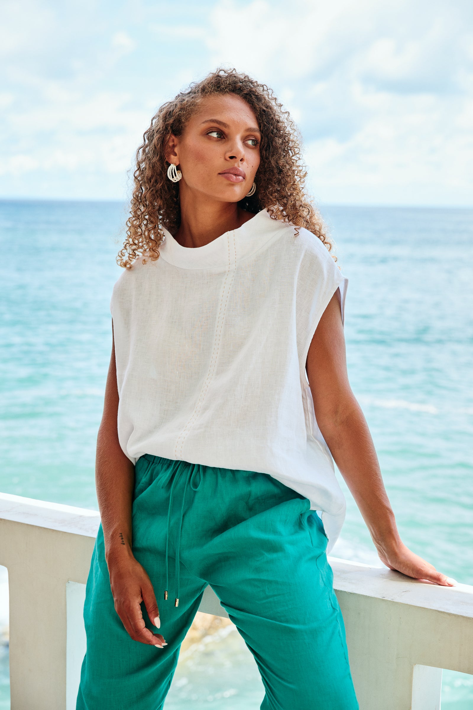 Eb&Ive Miramar Linen cowl neck shell top Short sleeve work travel and  weekend summer top white