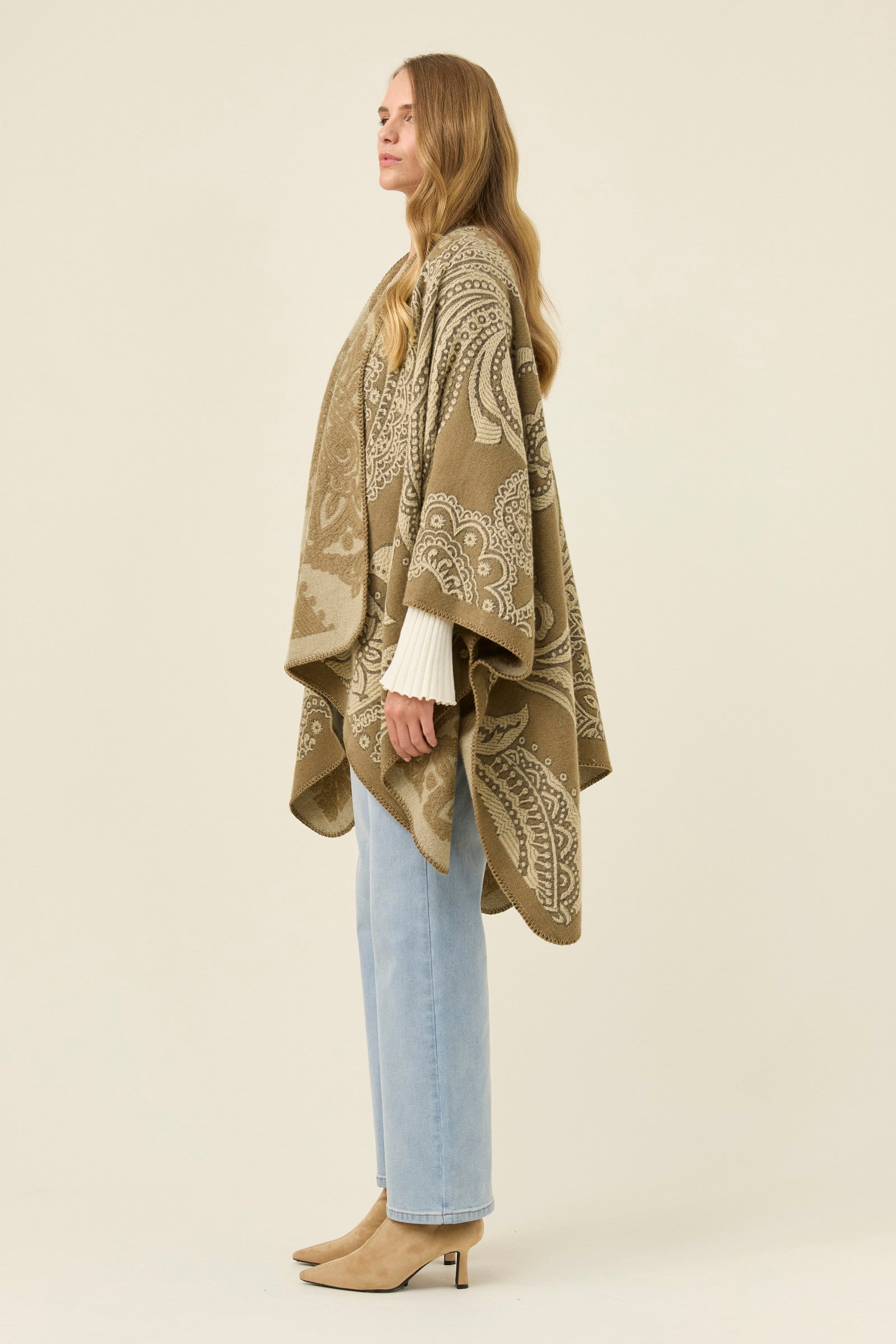 Lucia Cape - Stone Paisley