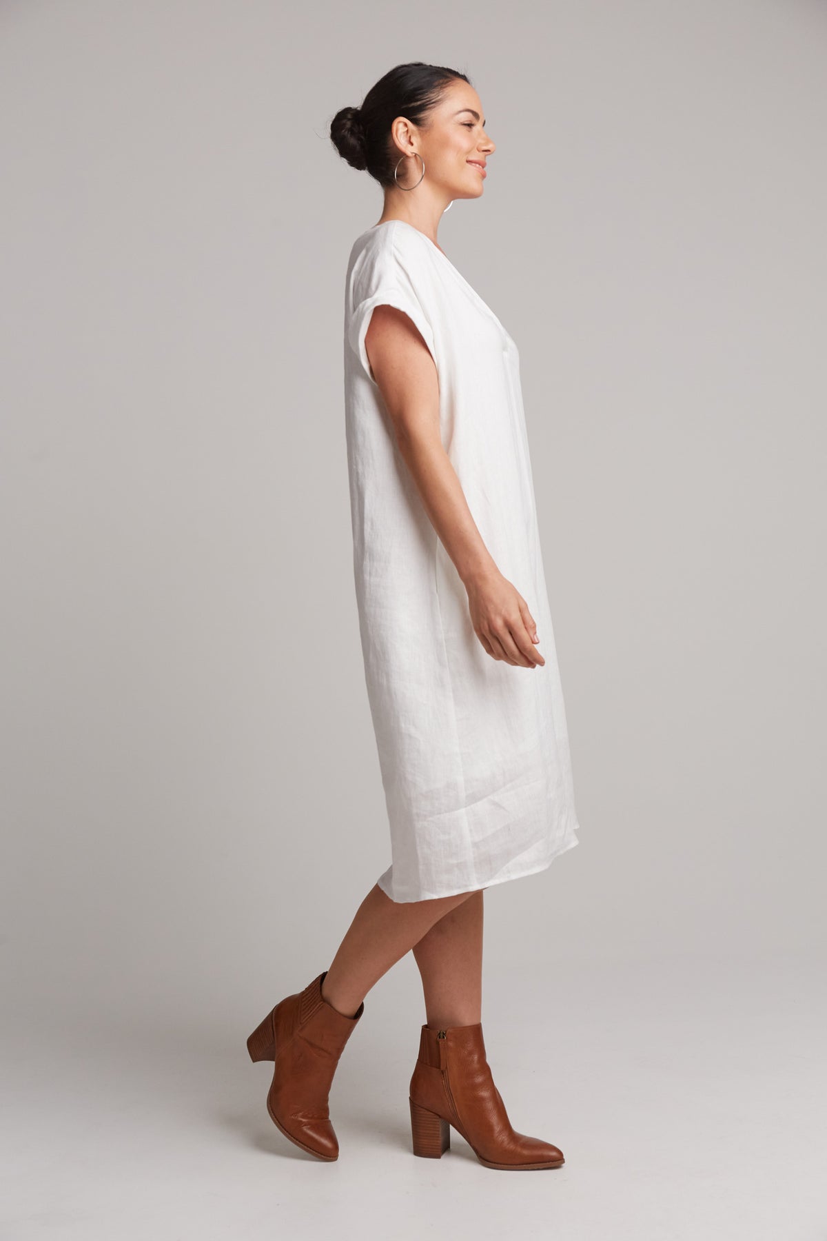 Eb&amp;Ive Studio Linen Midi  Dress with pockets White Work Dress