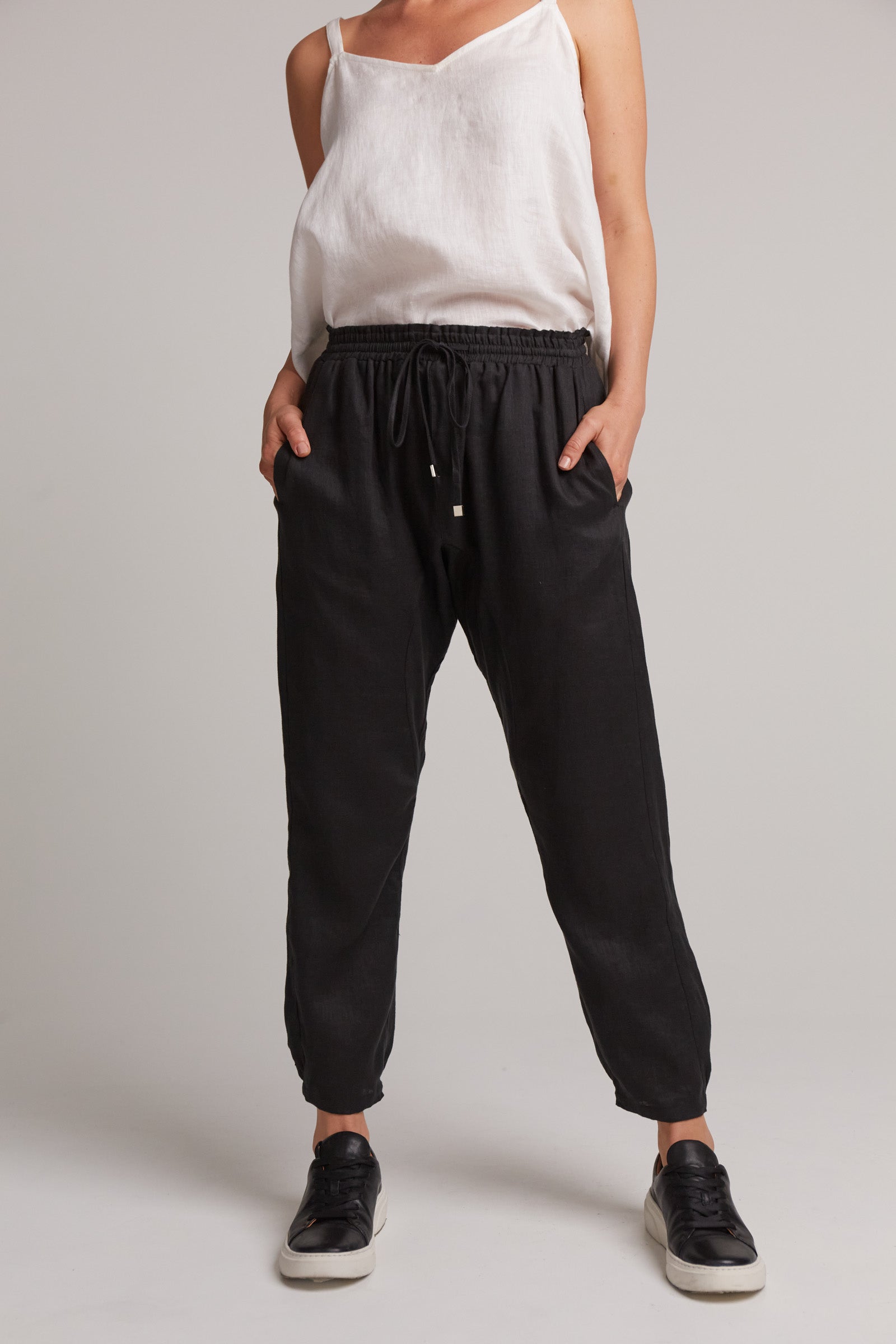Eb&Ive Studio Linen Relaxed Pant Jogger Weekend Pant Travel Pant Black