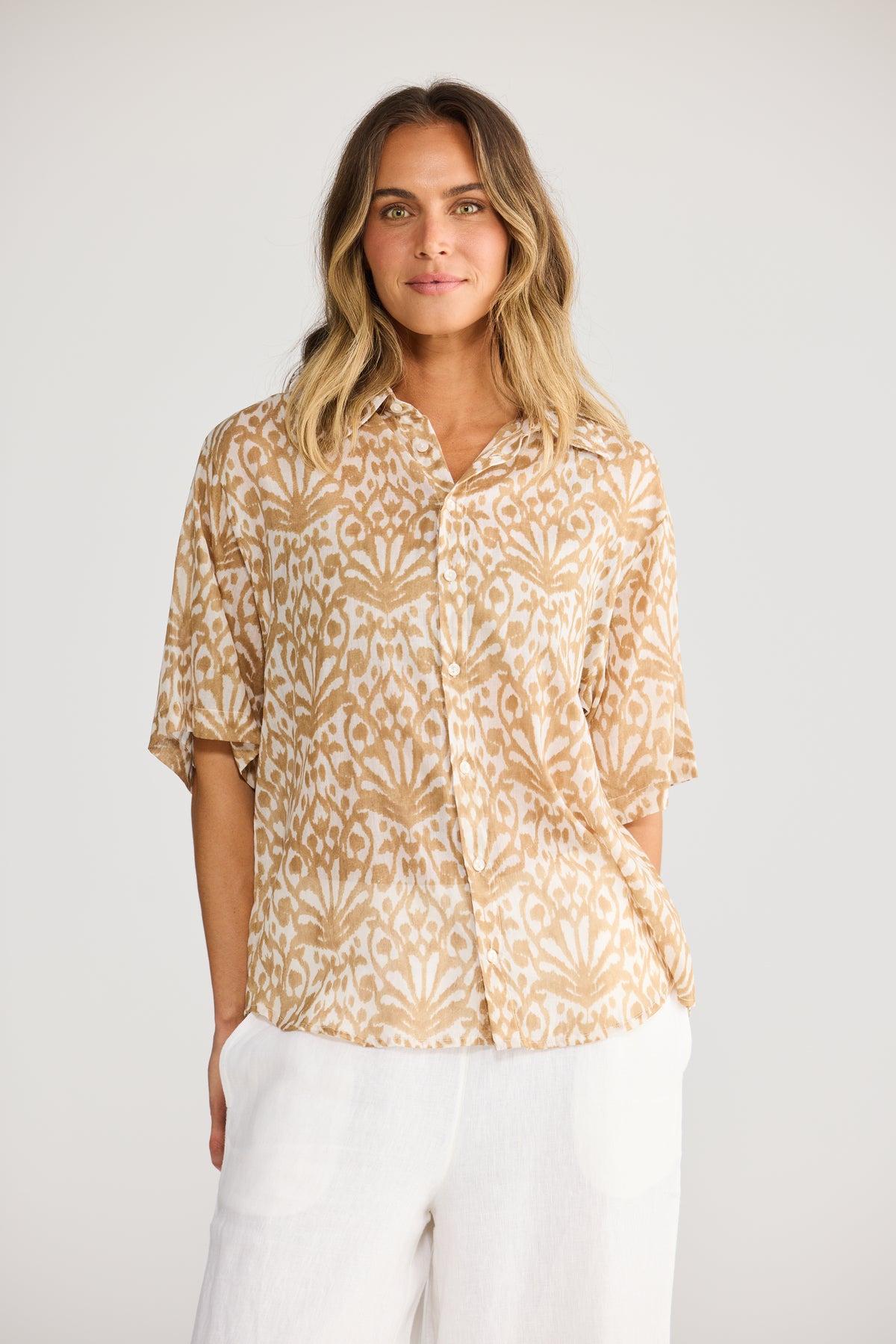Playa Shirt - Tan Spring Fans