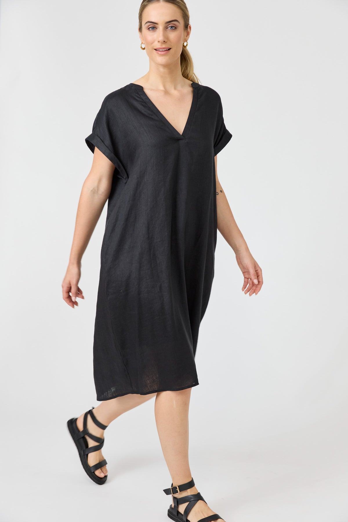 Eb&amp;Ive Studio Linen Midi Dress with pockets black Work wear Dress Eb &amp; Ive short sleeve V neck travel Natural crisp shift Holiday travel dress ebony