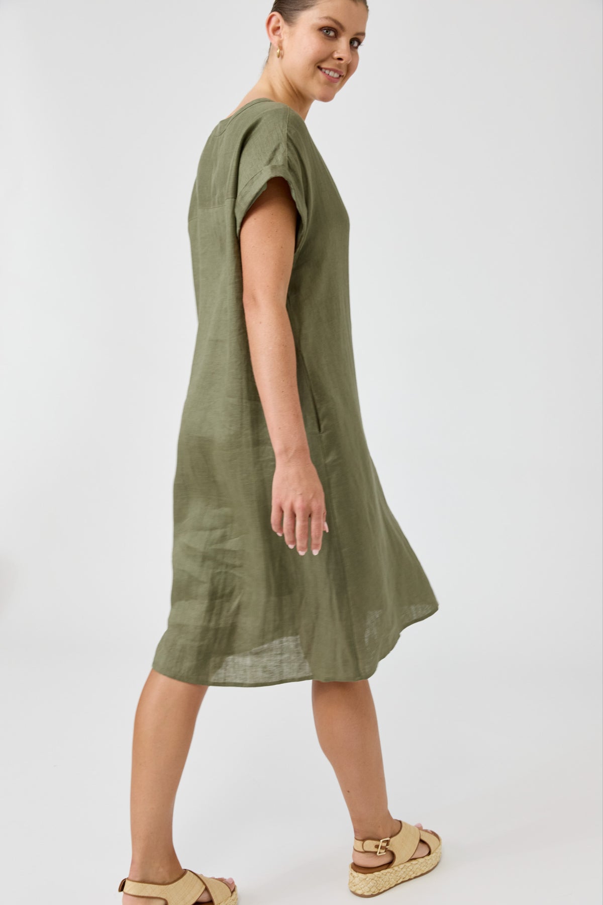 Eb&Ive Studio Linen Midi Dress with pockets khaki green Work wear Dress Eb & Ive short sleeve V neck travel Natural crisp shift Holiday travel dress