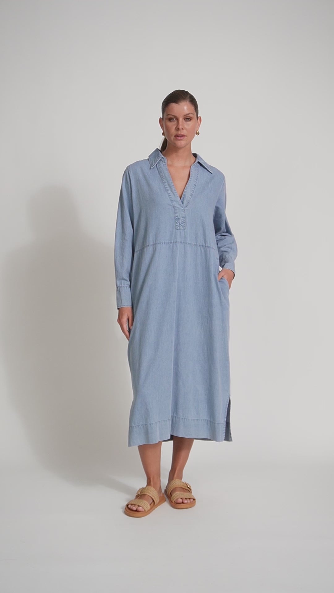 Eb&Ive Melenia Denim collared shirt dress long sleeve V neck with collar relaxed market dress shirt maker cotton summer midi dress vintage light blue wash 