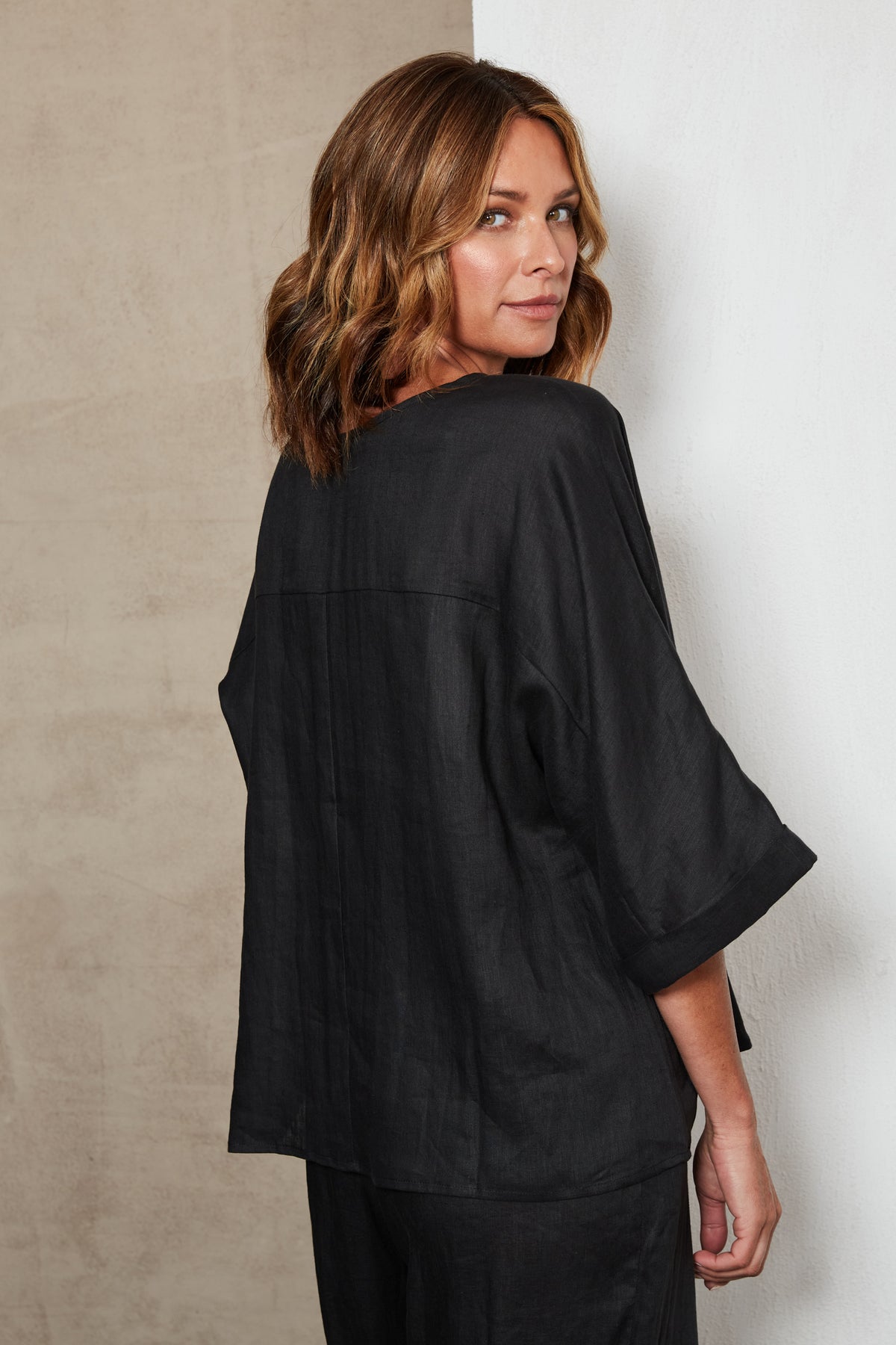 Eb&amp;Ive Studio Linen Relaxed Top Long Sleeve Black